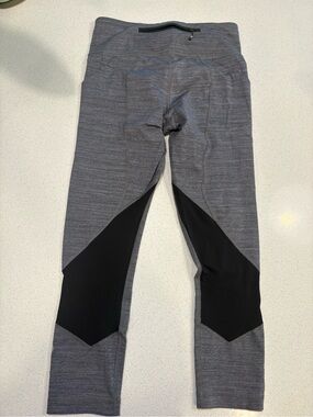 Lululemon Heather Grey & Black Colorblock is Athletic Leggings